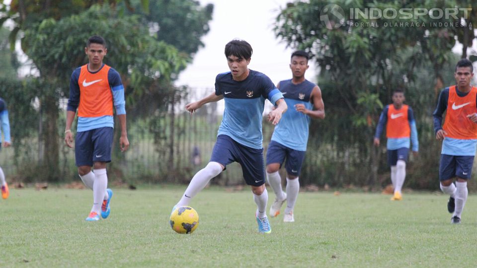 Pelatih Timnas U-19, Indra Sjafri, Kamis (18/09/14), bakal melakukan pola dan mekanisme taktik berbeda saat laga duel lawan Valencia dalam lawatan ujicoba Tim Garuda Jaya di eropa.  Copyright: &copy; Herry Ibrahim/INDOSPORT